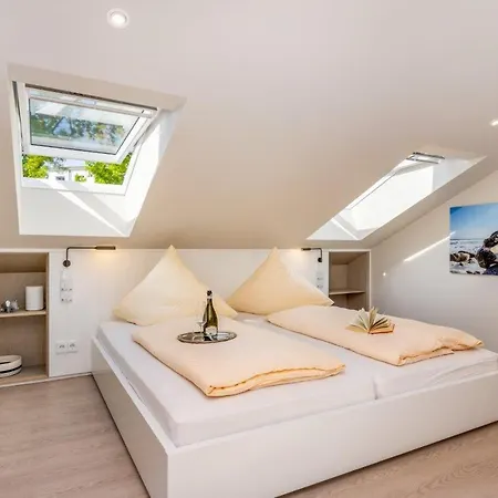 Beatrice By Callsen *