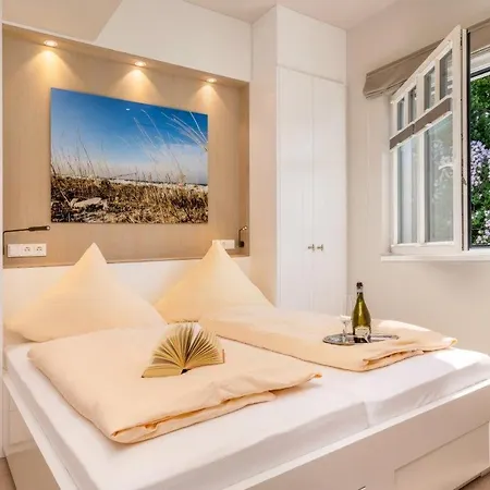 Beatrice By Callsen *